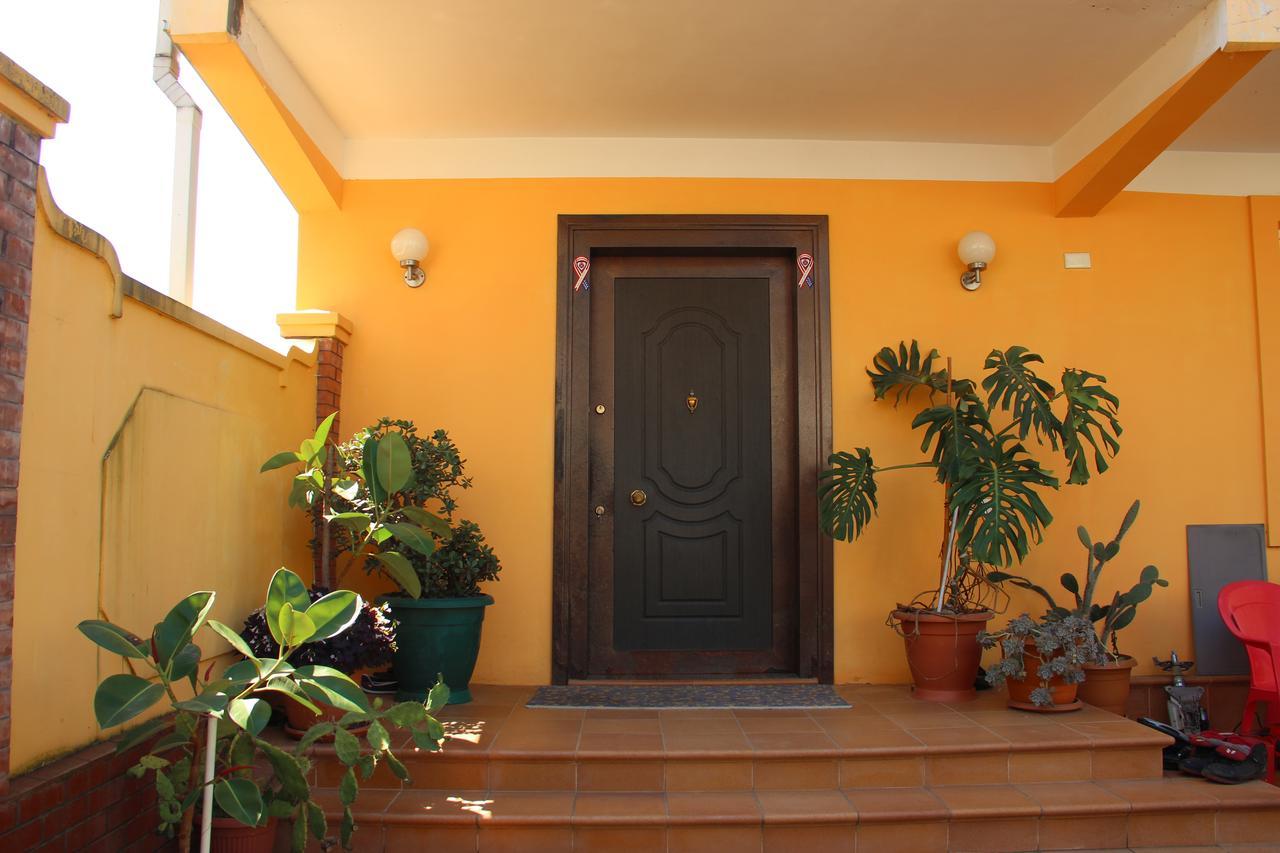 Yellow House - Vaja Sarpi Exterior photo